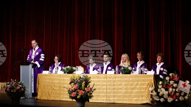  Медицинският университет и през тази година затвърди позицията си на водещ научен и образователен център, каза ректорът проф. Бойчо Ланджов 