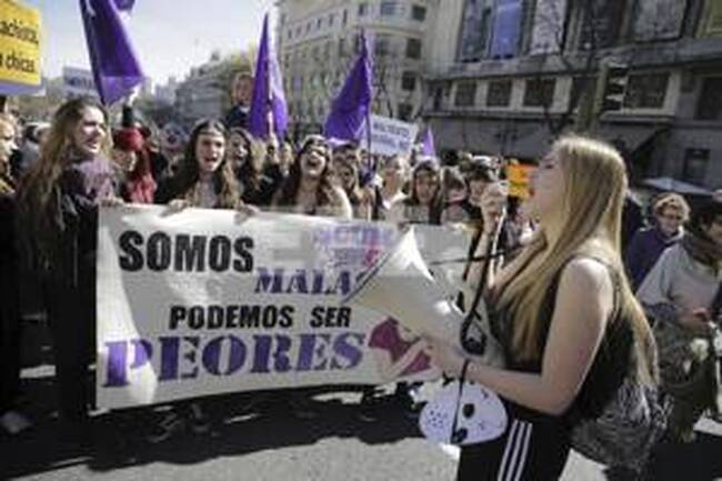 ЕФЕ: Испанското правителство предприема стъпки за включване на правото на аборт в Конституцията