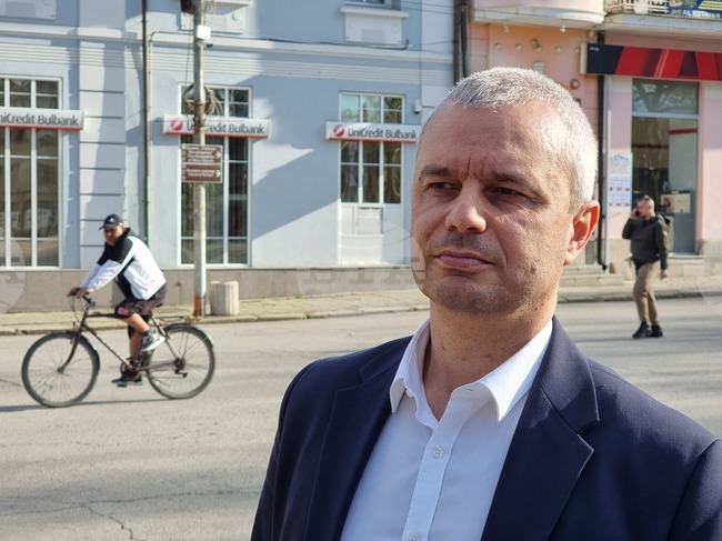 „Възраждане“ предлага нов политически модел, каза в Кюстендил лидерът на партията Костадин Костадинов