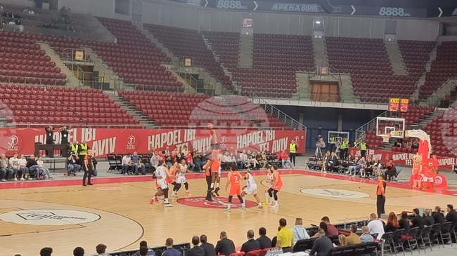 Апоел Тел Авив нанесе четвърта поредна загуба на Фенербахче в 