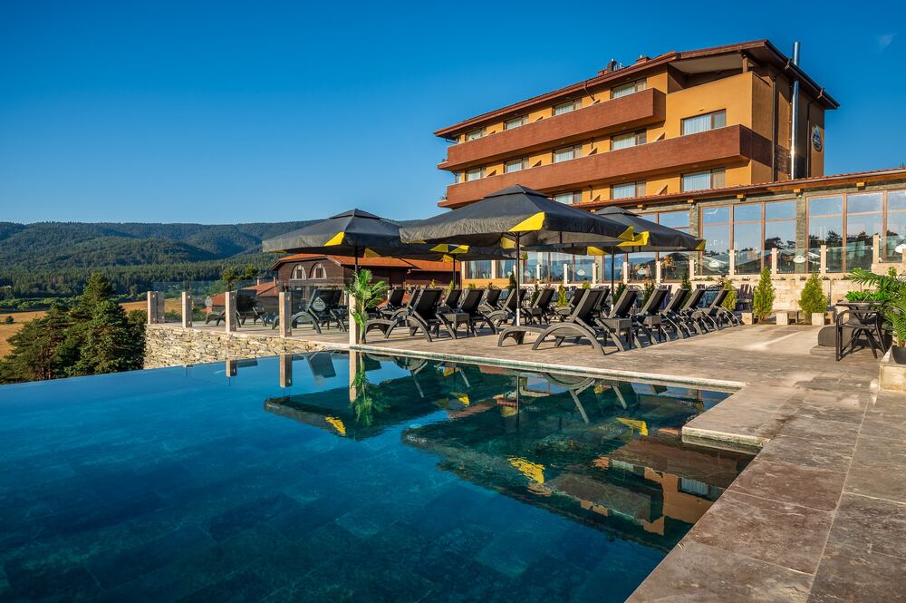 Хотелски комплекс „Каталина“ в местността Цигов чарк отчита средна годишна заетост между 18 000 и 19 000 гости, предпочитан е от семейства