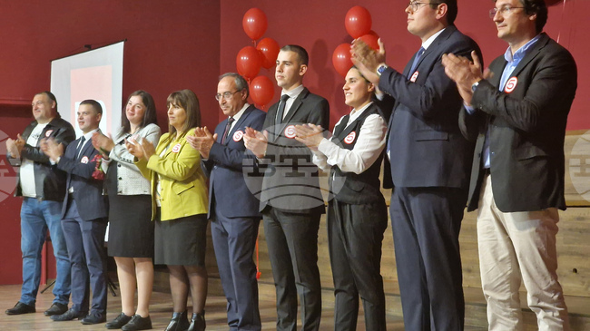 БСП може да помага, но никога няма да бъде подчинена, каза в Разград лидерът на социалистите Крум Зарков