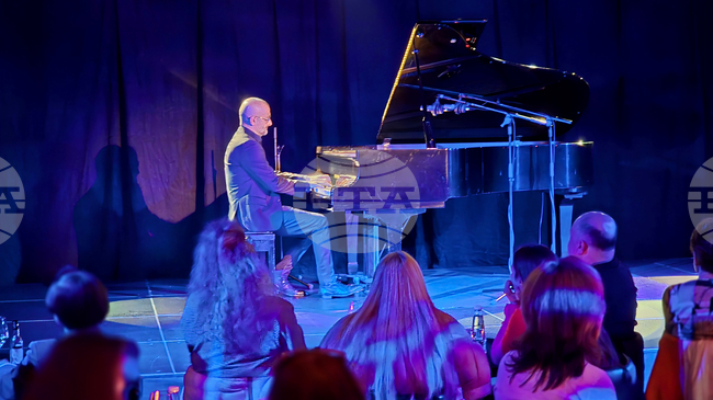 Живко Петров представи „Музика за пиано" в Sofia Live Club