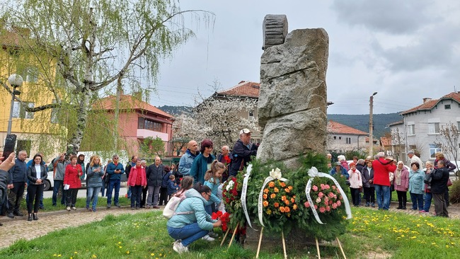 Кюстендил отбеляза 35 години от трагичната загуба на великия поет и алпинист Людмил Янков и талантливия млад алпинист Стоян Наков