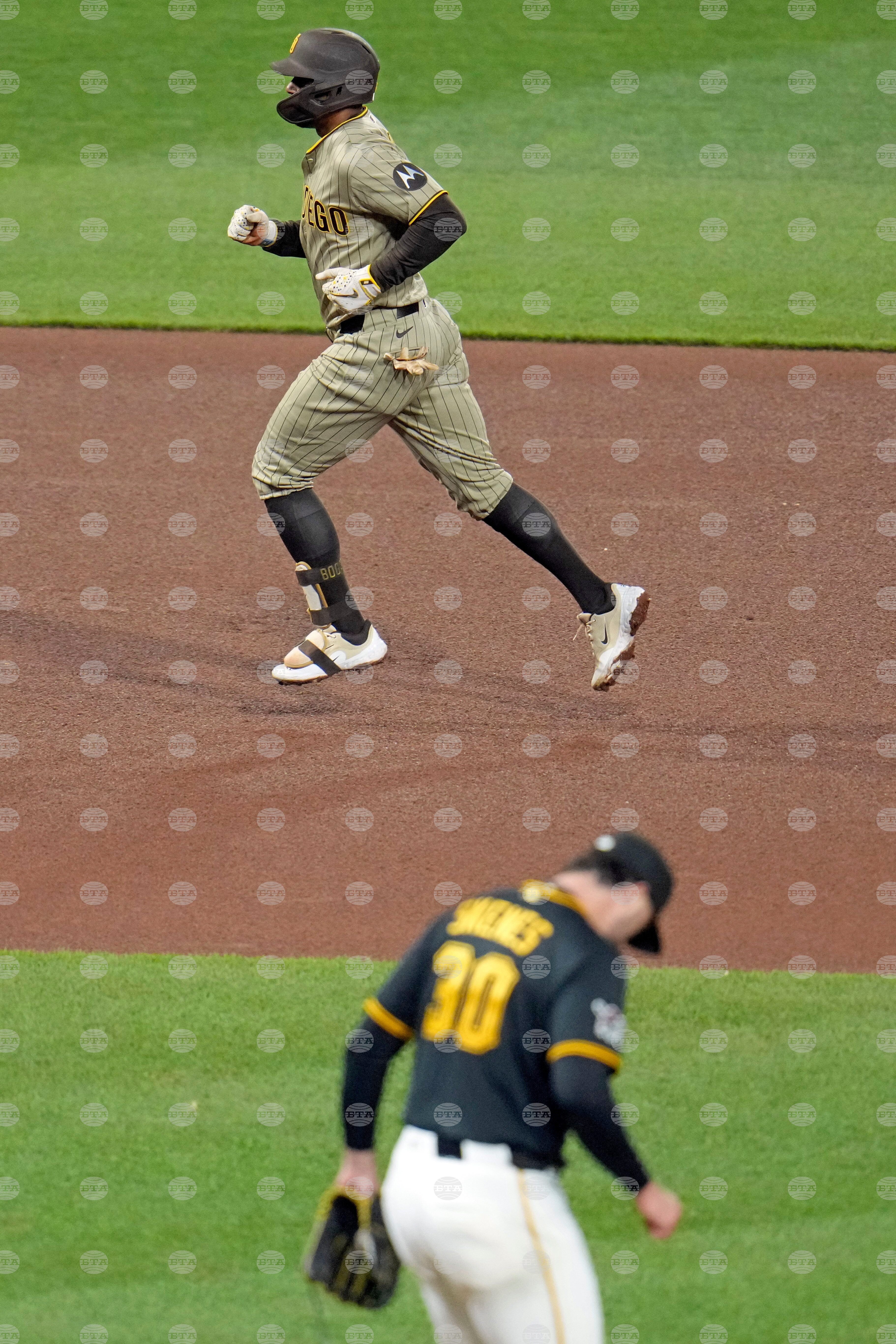 Padres Pirates Baseball