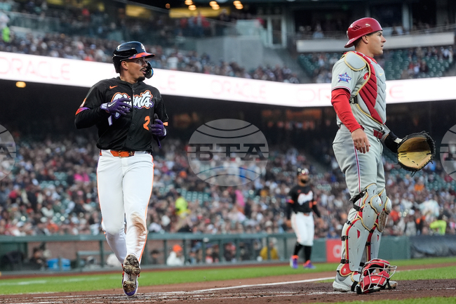 Phillies Giants Baseball