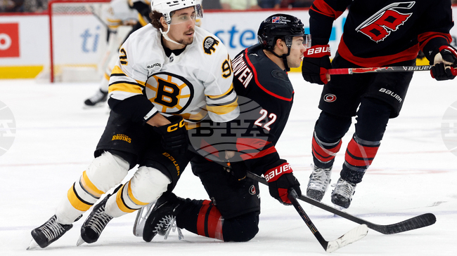 Каролина победи Бостън след продължение в Националната хокейна лига