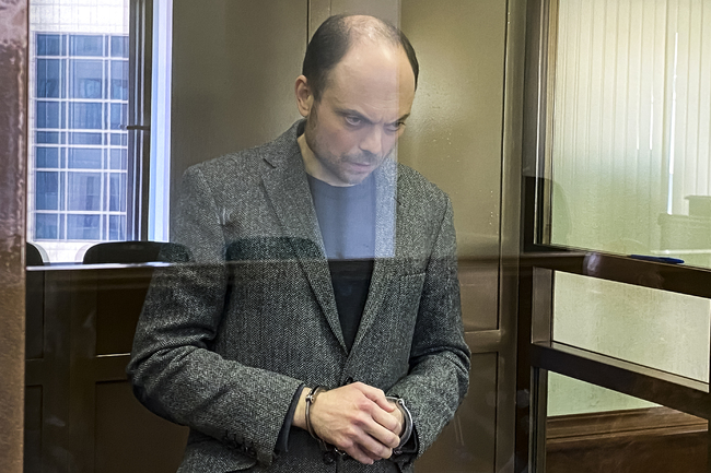 Руският Върховен съд отхвърли жалбата на опозиционера Владимир Кара-Мурза срещу присъдата му от 25 години затвор