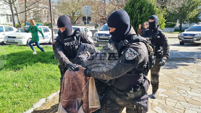 Четирима са задържани за изборна търговия в Димитровград и Меричлери, открити са близо 20 000 евро 