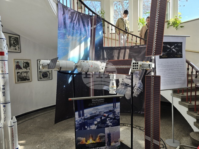 Институтът за космически изследвания и технологии отбеляза Международния ден на авиацията и космонавтиката с ден на отворени врати