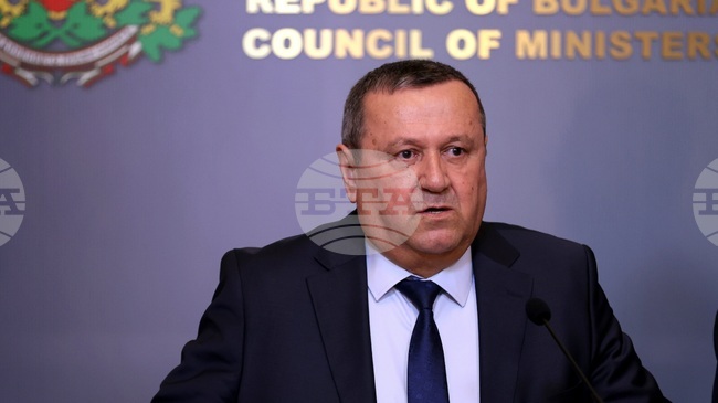 С наредбата за енергийна бедност се предлагат мерки за директна финансова подкрепа и политики за енергийната ефективност, каза Хасан Адемов