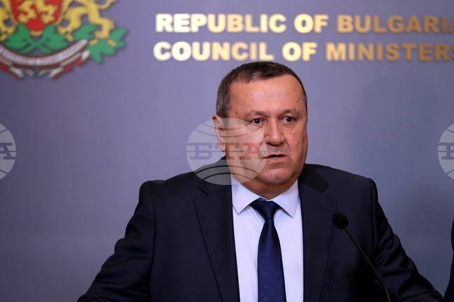 С наредбата за енергийна бедност се предлагат мерки за директна финансова подкрепа и политики за енергийна ефективност, каза Хасан Адемов