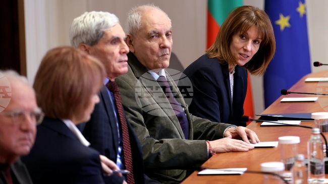 В 130 избирателни секции в 20 държави ще има възможност за гласуване с машини, каза председателят на ЦИК Камелия Нейкова