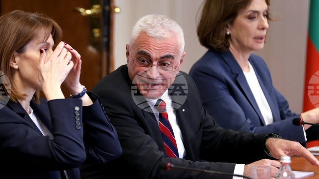 Секционните избирателни комисии ще бъдат проверявани дали са включили видеоизлъчването след края на изборния ден, каза Георги Шарков