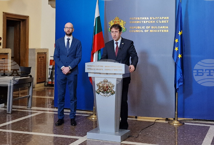 Finance Minister Expects Fuel Prices to Fall in Near Term