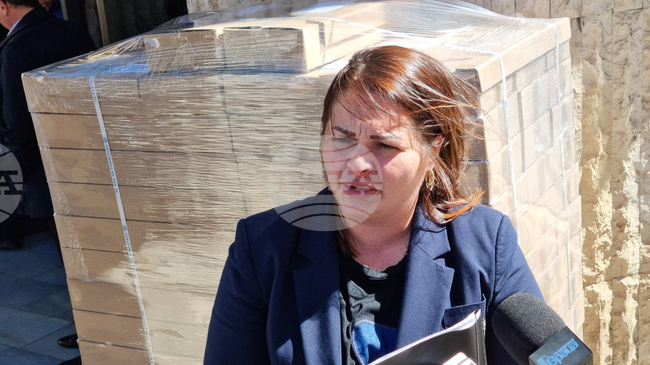 В Областна администрация - Враца пристигнаха бюлетините за гласуване на предсрочните парламентарни избори на 19 април