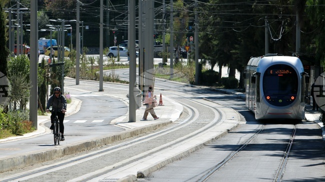 След ремонт, продължил шест години, пускат отново за движение ключова централна улица в Атина