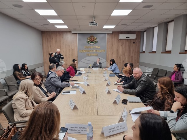 „Информационно обслужване“ ще следи работата на телефоните на СИК при отчитането на резултатите, съобщиха от дружеството на работна среща в Перник