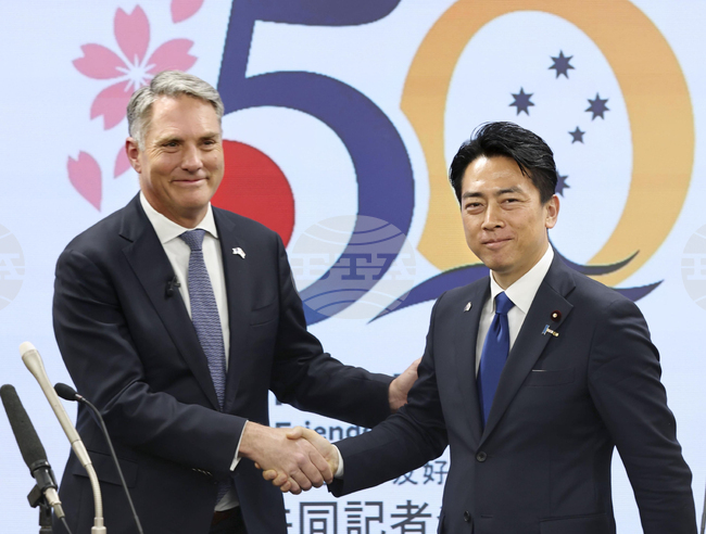 Австралия и Япония подписаха договори по сделка на стойност около 7 милиарда долара за доставка на бойни кораби