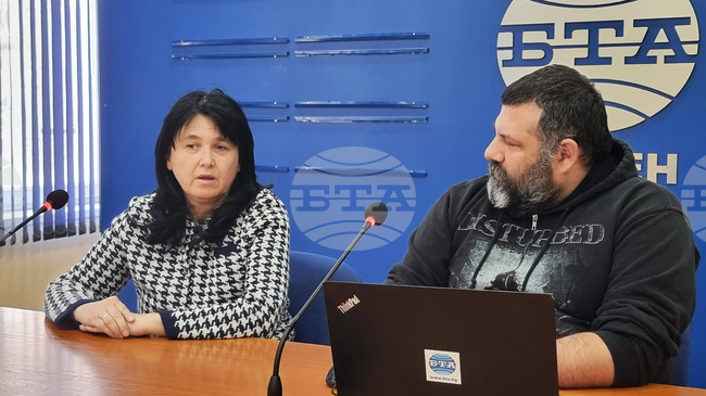 Българското общество има особен пиетет към светините от нашите националноосвободителни движения, каза в Шумен д-р Милена Георгиева