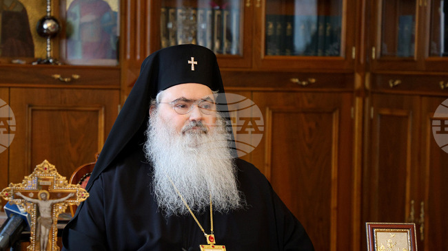 Възкресението на Христос е денят на обновлението на човека и началото на новия живот, каза Варненският митрополит Йоан