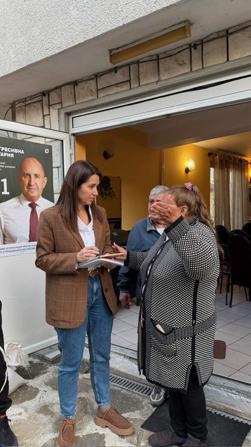 Кандидати за народни представители от „Прогресивна България“ се срещнаха с жители на кв. „Комлука“ в Сливен