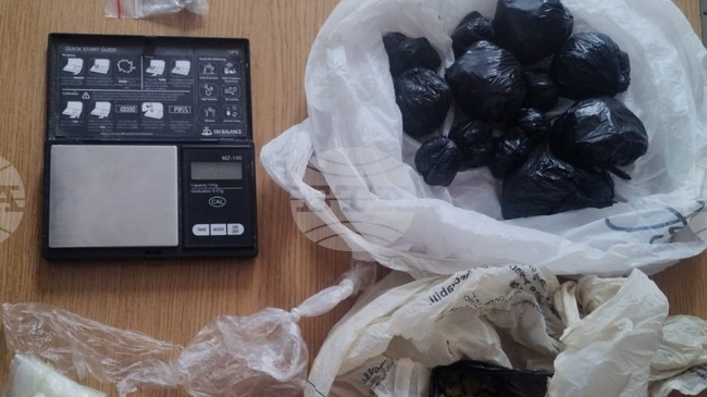 Четирима души са задържани за притежание на наркотици в област Монтана