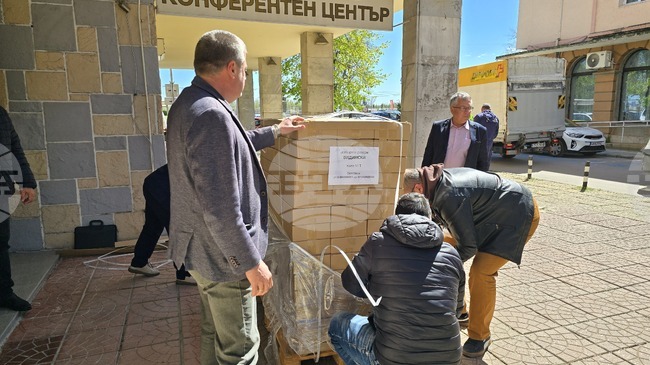 В Областната администрация във Видин пристигнаха бюлетините за гласуване и ролките за машините за изборите на 19 април