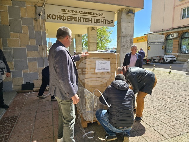 В Областната администрация във Видин пристигнаха бюлетините за гласуване и ролките за машините за изборите на 19 април