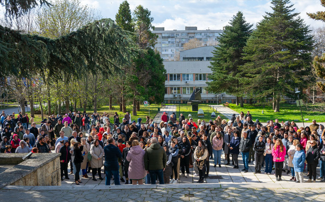 ТУ – Варна засади 32 дръвчета в инициативата „Засади дърво – остави следа“