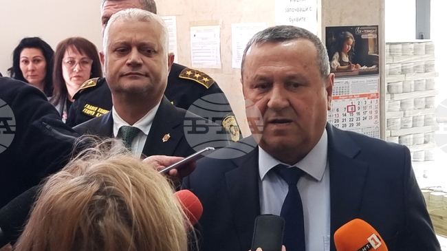 Подкрепата за топлия обяд не се предоставя от политически сили, каза служебният министър на труда и социалната политика Хасан Адемов