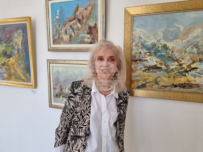 Столичният стоматолог и художник Мая Бисеркова откри своята четиринадесета самостоятелна изложба в Перник, озаглавена „Слънчев ден“