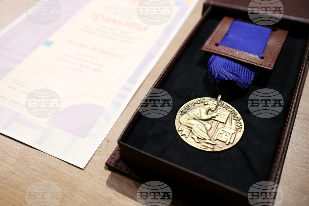 Зелма Алмалех - Национална художествена академия - награждаване