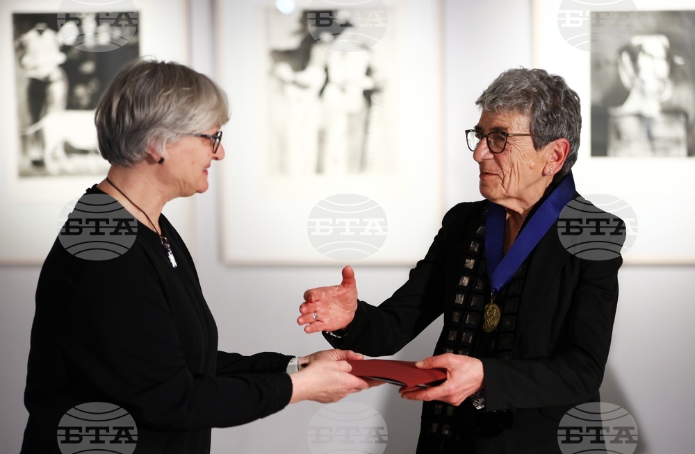 Зелма Алмалех - Национална художествена академия - награждаване