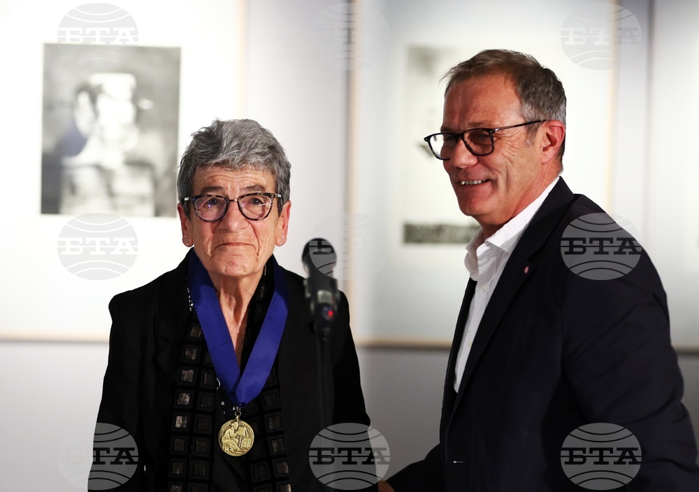 Зелма Алмалех - Национална художествена академия - награждаване