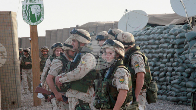 Български военен контингент пристига в лагера „Ашраф“ в Ирак преди 20 години и поема охраната на част от него