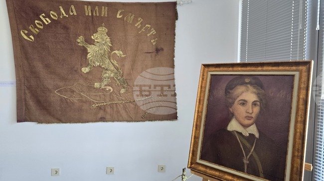 Оригиналът на знамето на Райна Княгиня и златното лъвче на Георги Нейчев са изложени в експозиция за Априлското въстание в Панагюрище