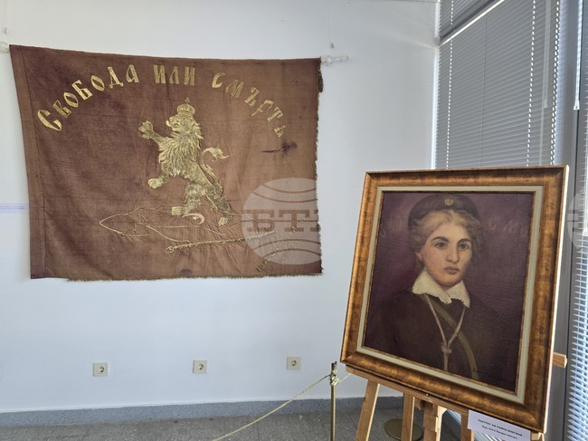Оригиналът на знамето на Райна Княгиня и златното лъвче на Георги Нейчев са изложени в експозиция за Априлското въстание в Панагюрище