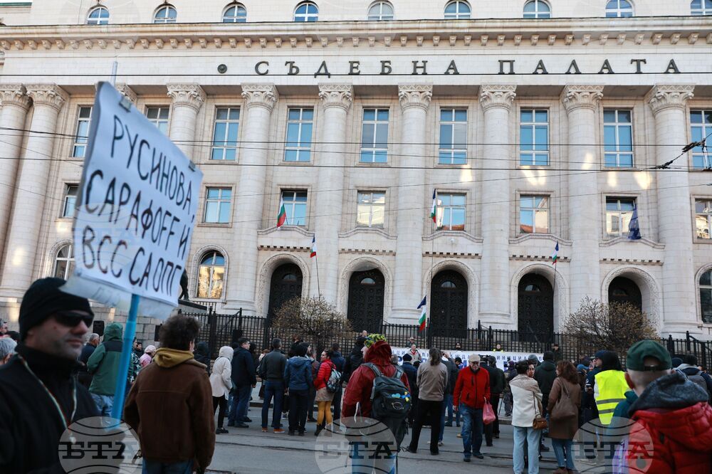 Citizens Protest in Central Sofia Against Acting City Prosecutor Rusinova, Acting Prosecutor General Sarafov