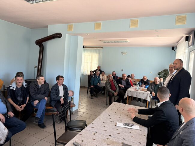 България има нужда от истински държавници, които да се справят с олигархията и корупцията, заявиха кандидати на „Прогресивна България“