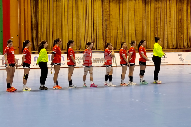 Българският национален отбор по хандбал за девойки до 17 години завърши на второ място на турнира за купата на IHF, след като надви Узбекистан