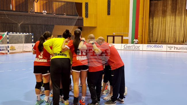 България завърши наравно с Узбекистан в последния си мач от интерконтиненталната фаза на турнира за купата на IHF във Велико Търново