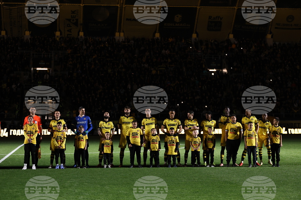 Пловдив - футбол - „Ботев“ (Пловдив) - „Локомотив“ (Пловдив)