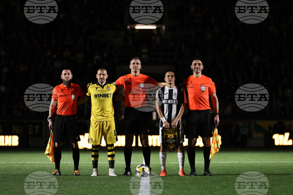 Пловдив - футбол - „Ботев“ (Пловдив) - „Локомотив“ (Пловдив)