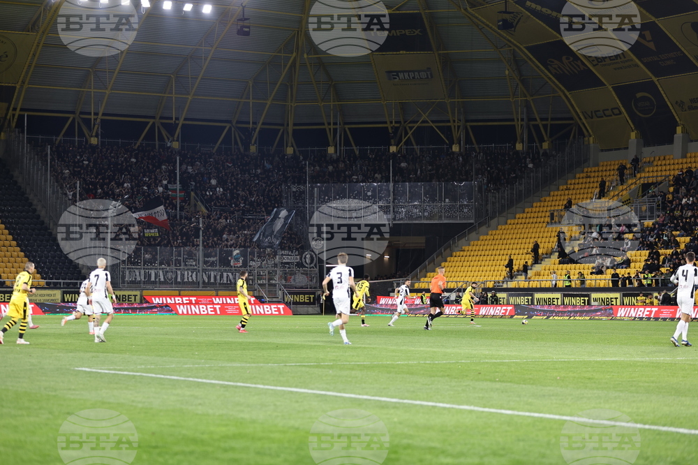 Пловдив - футбол - „Ботев“ (Пловдив) - „Локомотив“ (Пловдив)