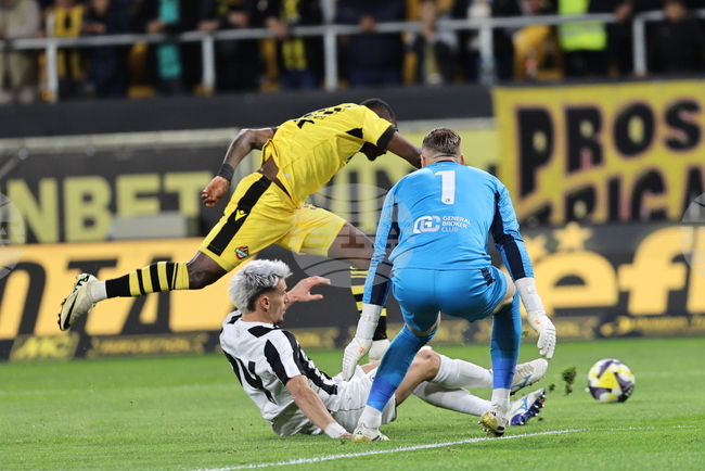 Без победител в пловдивското дерби между Ботев и Локомотив в Първа лига