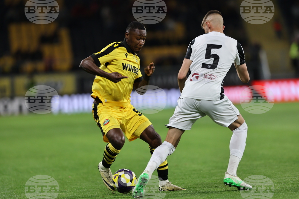 Пловдив - футбол - „Ботев“ (Пловдив) - „Локомотив“ (Пловдив)