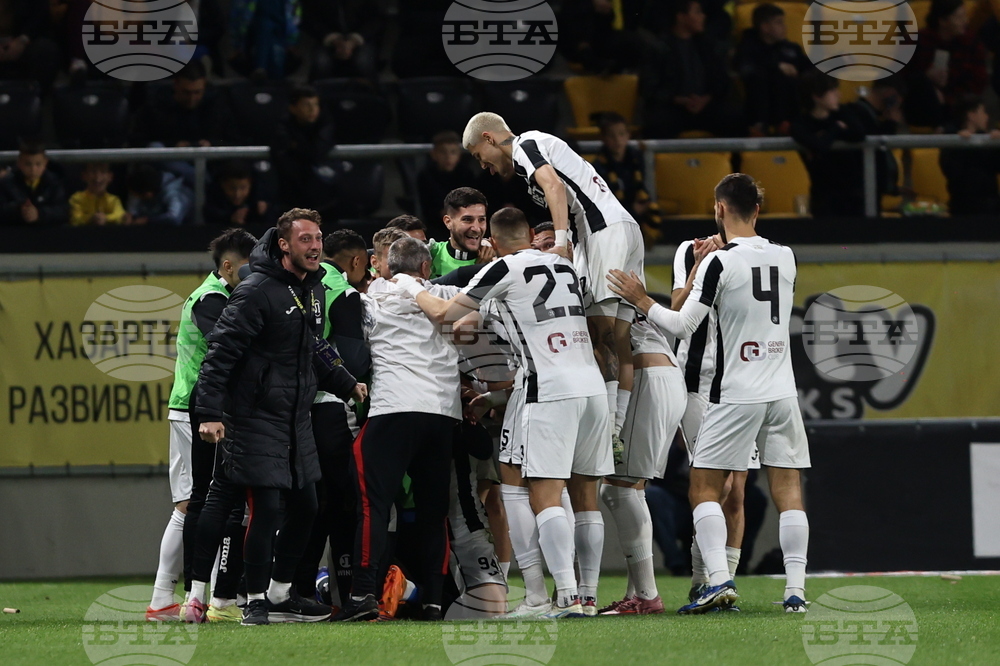 Пловдив - футбол - „Ботев“ (Пловдив) - „Локомотив“ (Пловдив)