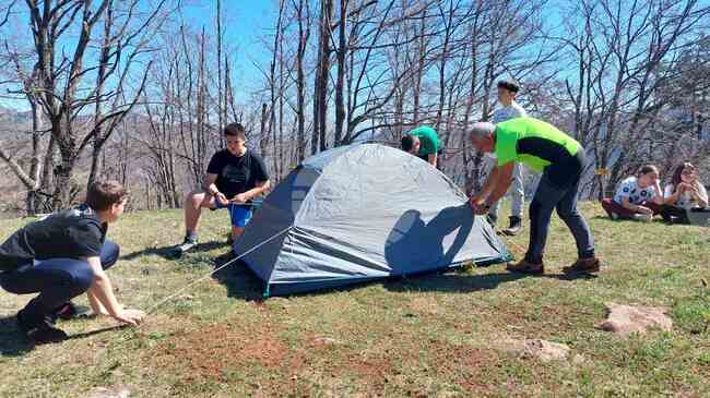 Планински лагер без телефони проведе туристическо дружество "Леденика"