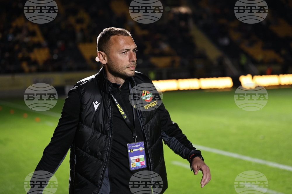 Пловдив - футбол - „Ботев“ (Пловдив) - „Локомотив“ (Пловдив)